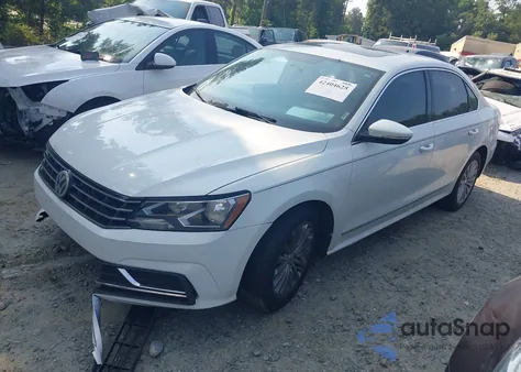 2016 Volkswagen Passat 1.8T Se z USA, uszkodzony, nr VIN 1VWBT7A32GC011587